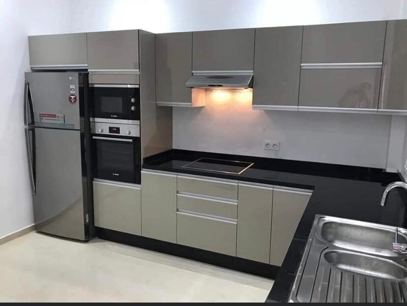 Cuisine en aluminium taupe