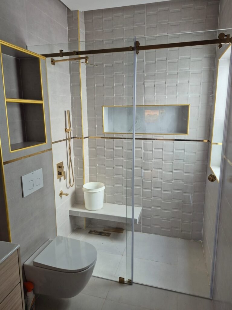 Douche coulissante en verre